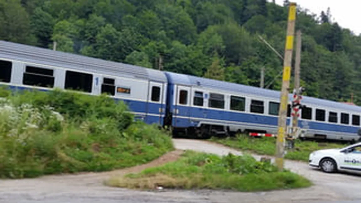 Tren cu 60 de călători deraiat în Bacău. Mecanicul de locomotivă, rănit