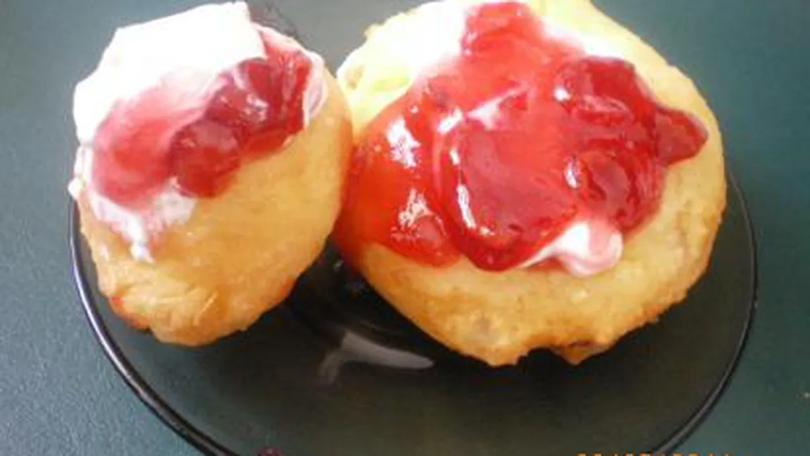 Papanasi cu dulceata de cirese