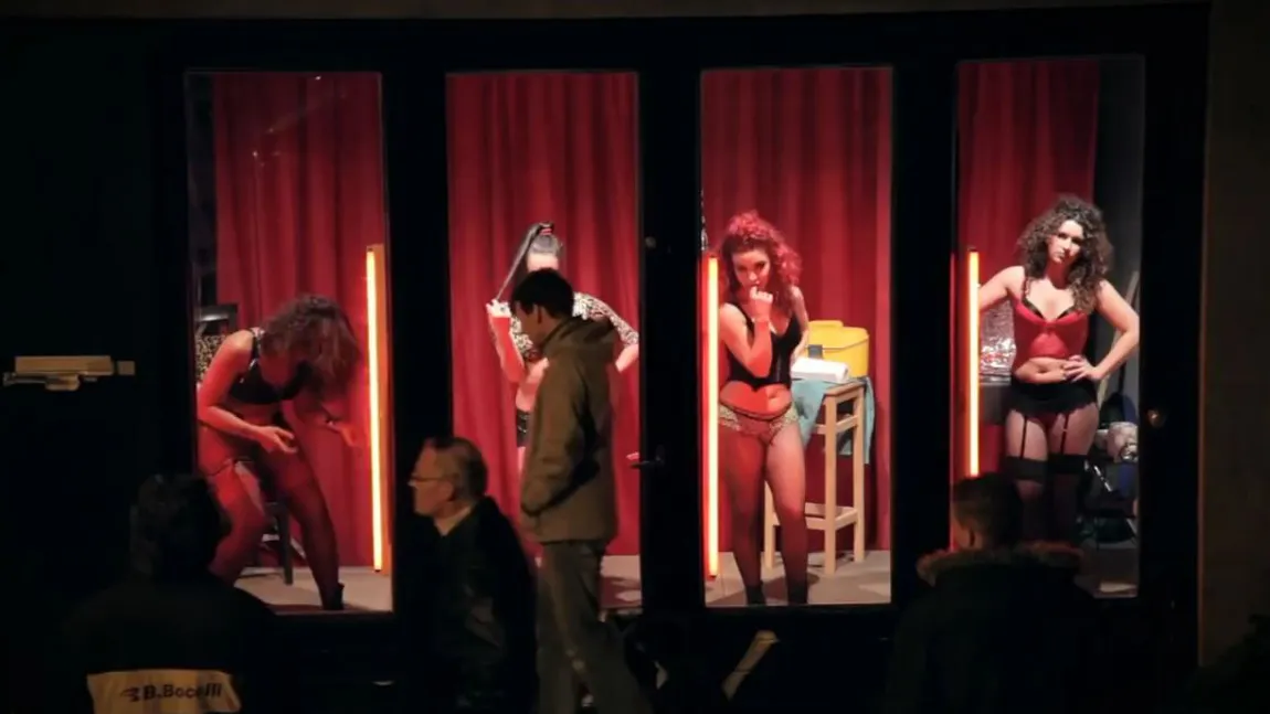 ŞOC în OLANDA. Celebrele prostituate din Amsterdam nu vor mai fi expuse în vitrine