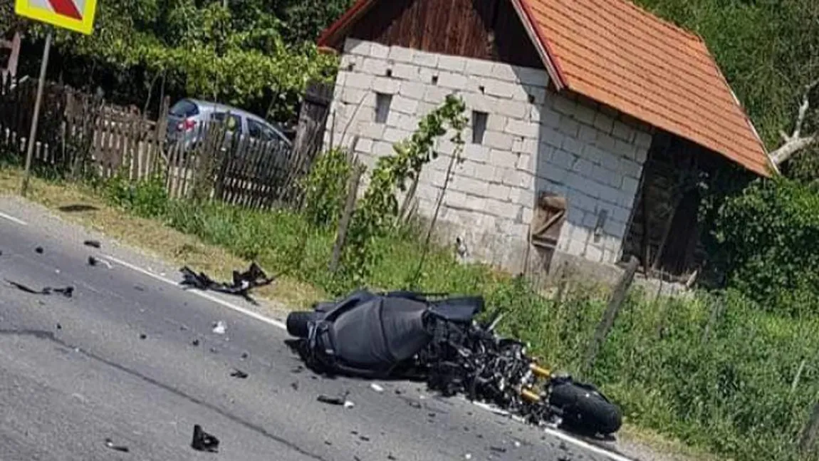 Accident grav în Hunedoara. Un motociclist a murit după ce a intrat violent într-un TIR FOTO