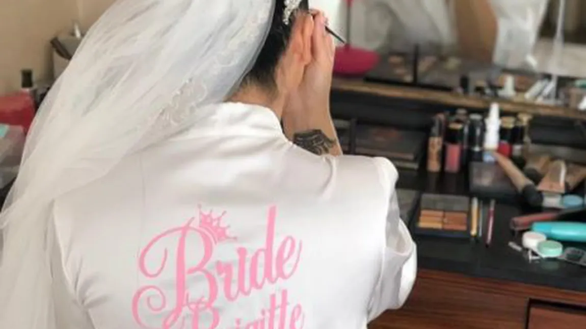 Cum arată rochia de mireasă a lui Brigitte Sfăt. Apariţie de senzaţie FOTO şi VIDEO