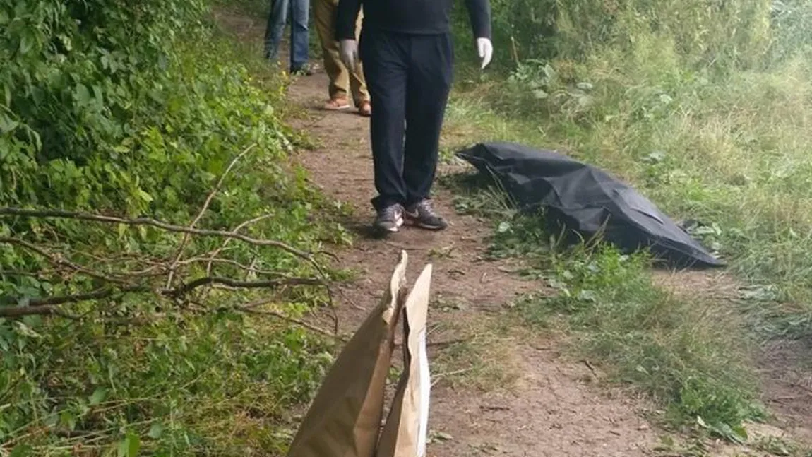 Cadavrul unei femei a fost găsit de poliţişti pe un câmp din Buzău
