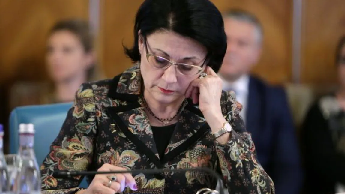 Ecaterina Andronescu, DEMISĂ de Dăncilă pe Facebook: A venit o colegă să mă cheme să mă uit la televizor