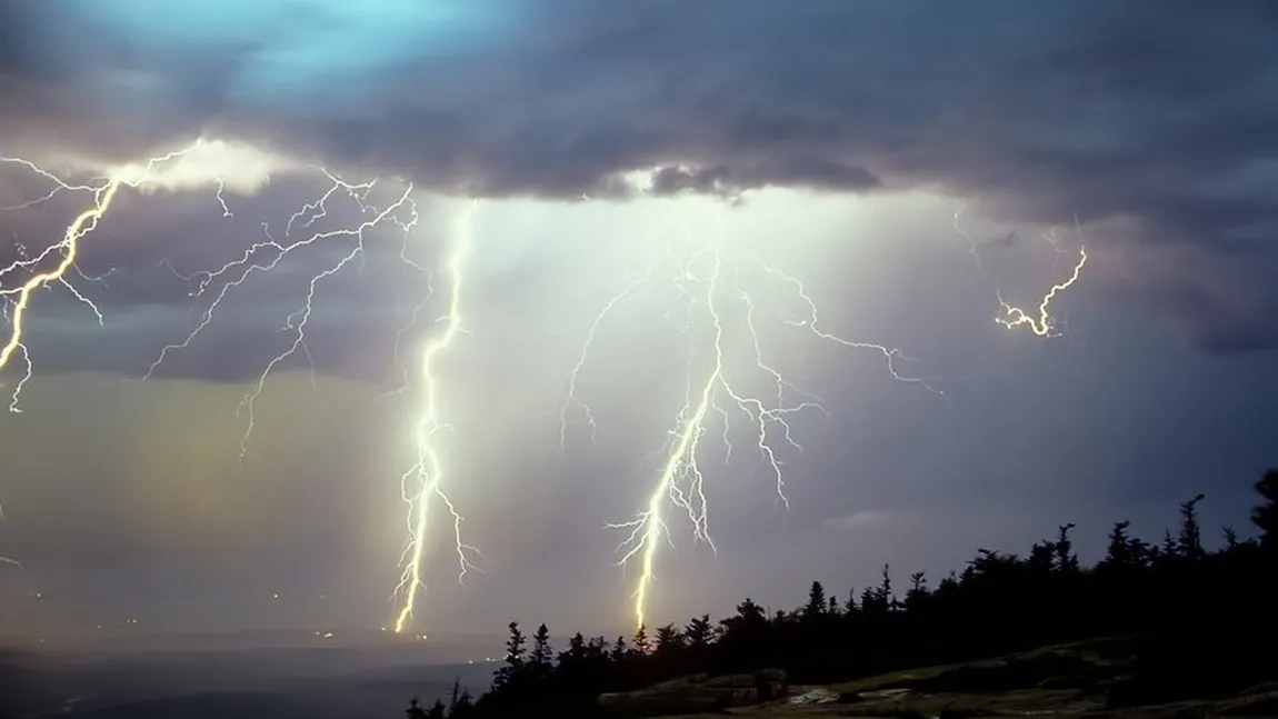 Avertizare meteo COD GALBEN de ploi, vijelii şi grindină în următoarele ore