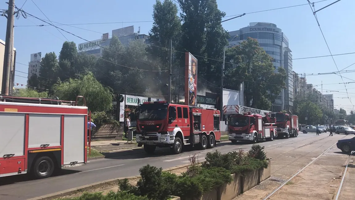 ALERTĂ în Capitală. Un restaurant din zona Unirii A LUAT FOC