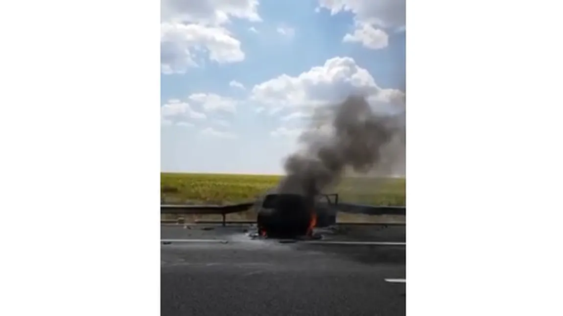 Circulaţie blocată pe Autostrada Soarelui. O maşină a luat foc