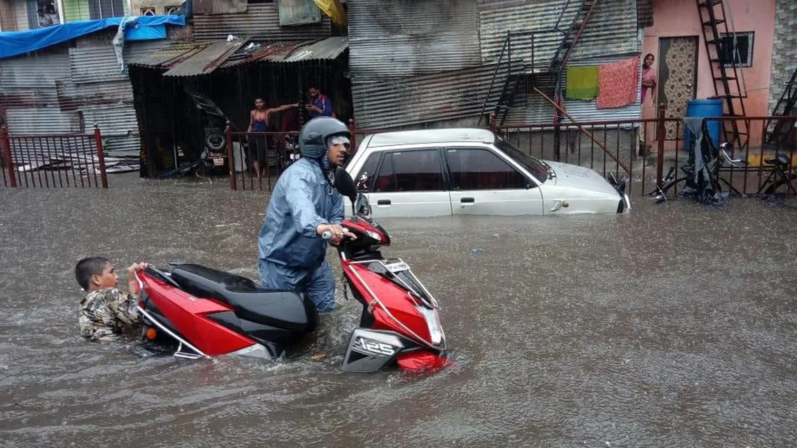 Inundaţii în India. 18 morţi în urma prăbuşirii unui zid