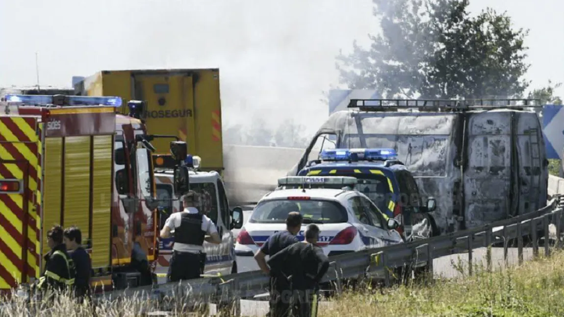 Jaf ca-n filme pe autostradă. Bandiţii au fugit cu 