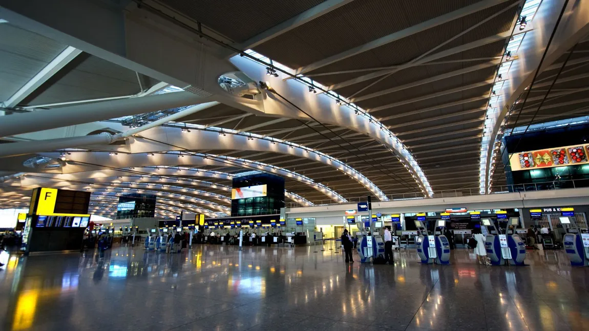 Un băieţel a reuşit să treacă de toate controalele de securitate şi să se îmbarce de pe aeroportul Heathrow fără a avea bilet