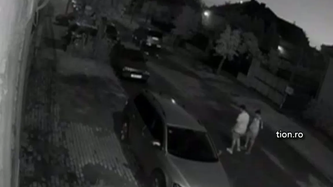 Hoţi de maşini, filmaţi în acţiune. Imagini incredibile surprinse de camerele de supraveghere VIDEO