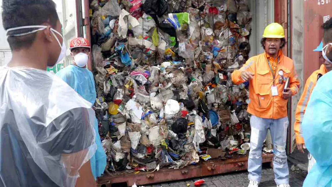 Un ONG a strâns 38 de kilograme de deşeuri de pe plaja din Barcelona. Militanţii pentru mediu se prăgătesc să vină şi în România