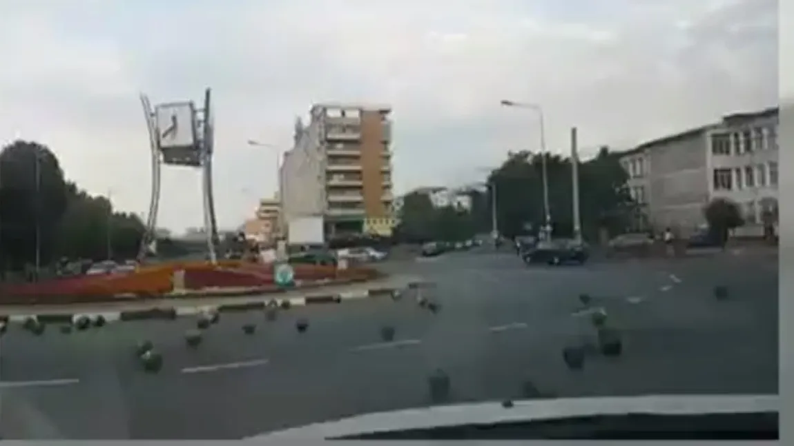 Imagini virale! O intersecţie din Tulcea a fost blocată de sute de pepeni ! Video-ul care a surprins internauţii