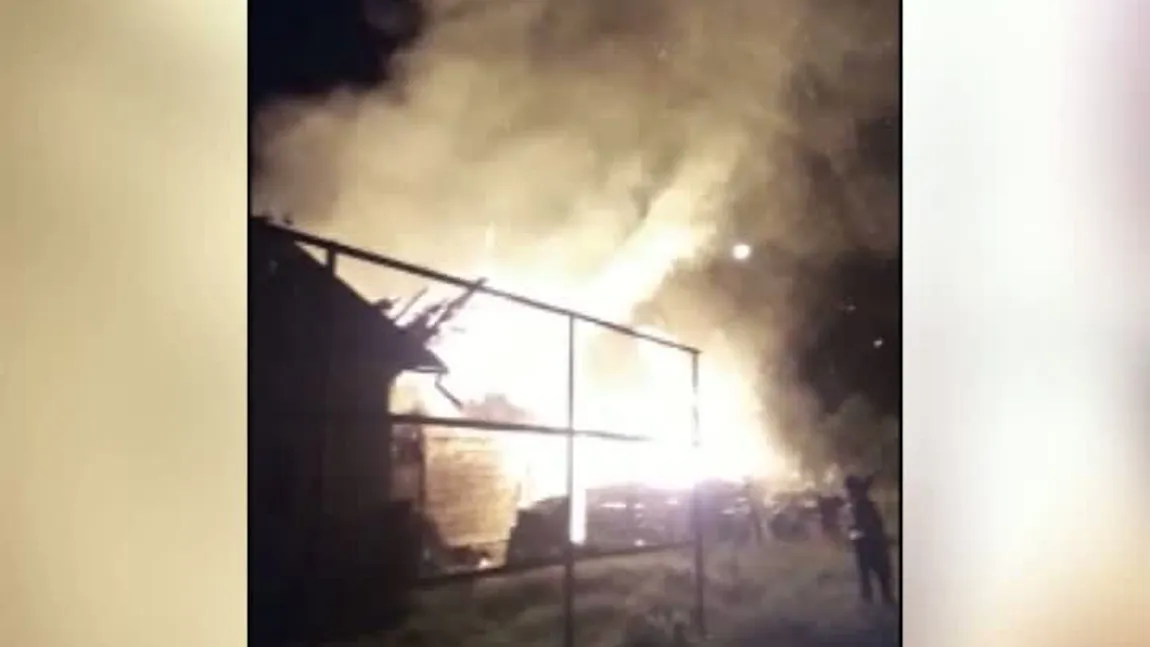 Incendiu în Bistriţa-Năsăud. O casă şi mai multe anexe s-au făcut scrum