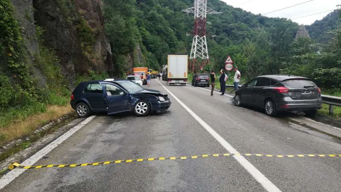 Accident în lanţ pe Valea Oltului. Trafic blocat