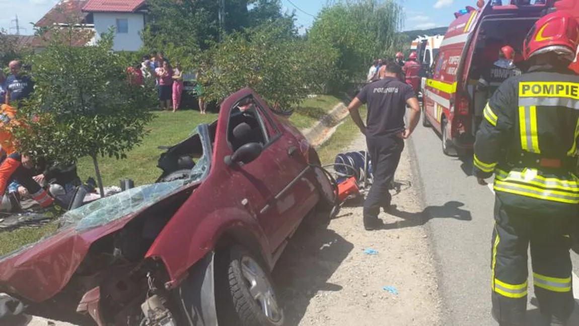 Accident GRAV în Gorj: un mort şi cinci răniţi, după ce o maşină s-a izbit de un cap de pod VIDEO