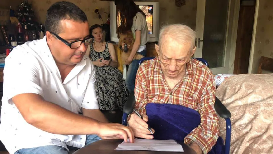 Un bătrân de 103 ani s-a înscris în partidul lui Dacian Cioloş