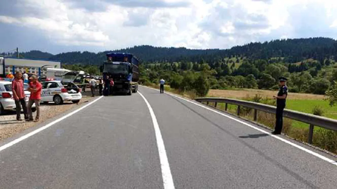 Trei persoane şi-au pierdut viaţa într-un accident rutier pe DN 15, în Defileul Topliţa-Deda