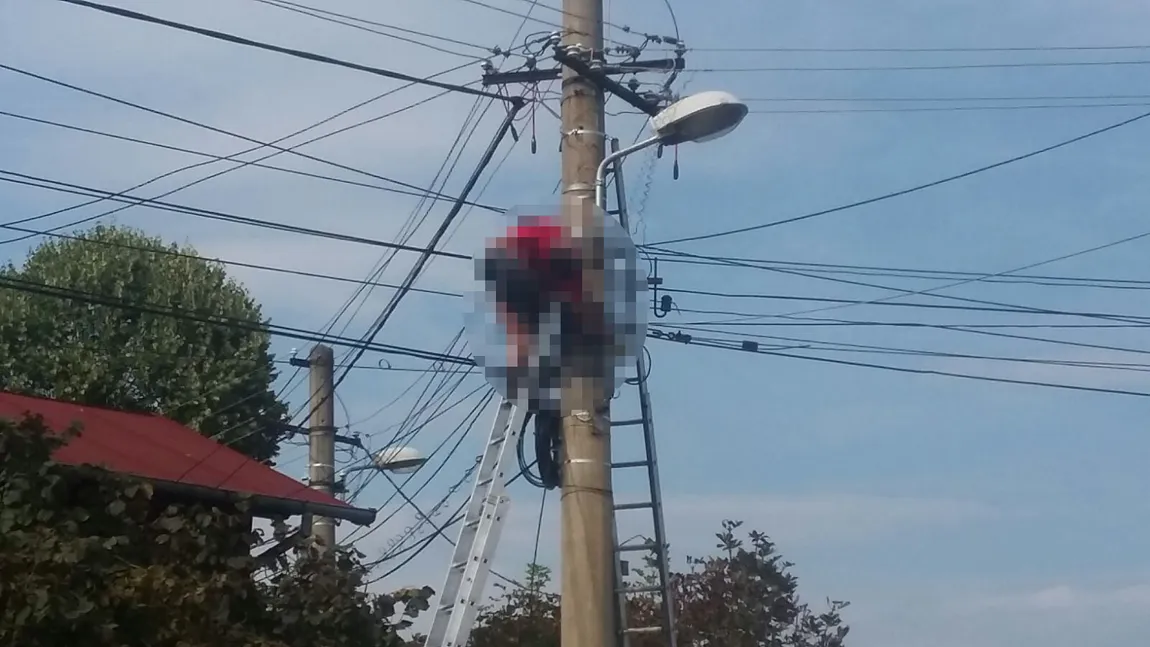 Muncitor curentat în timp ce lucra pe un stâlp, la Timişoara. Un coleg i-a sărit în ajutor, dar s-a curentat şi el