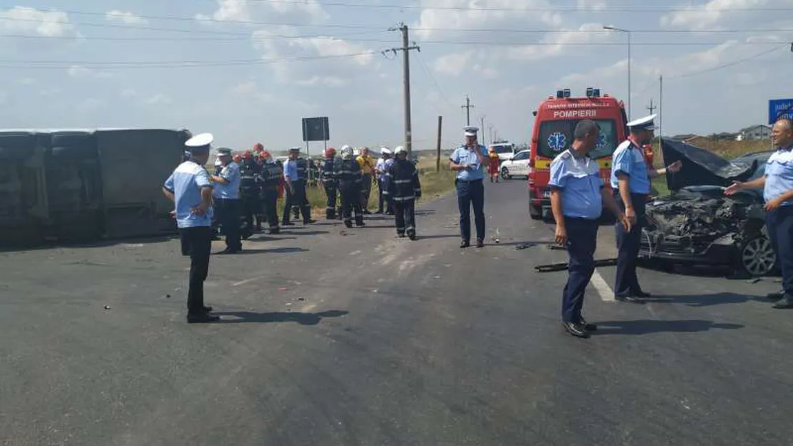 Autocar cu pasageri, răsturnat în Giurgiu: o persoană a murit, cinci sunt rănite