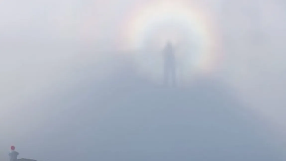 Explicația din spatele imaginilor virale pe Facebook! Fenomen rar în Munţii Ceahlău VIDEO