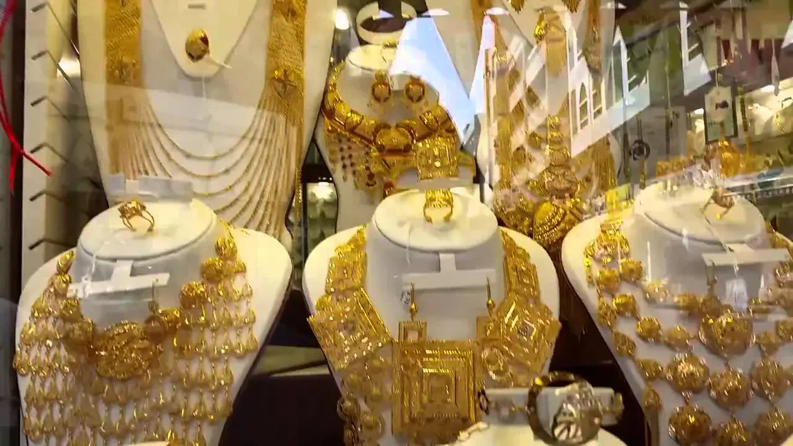 JAF la un magazin de bijuterii din Brăila. Poliţia cere ajutorul cetăţenilor pentru prinderea autorului furtului