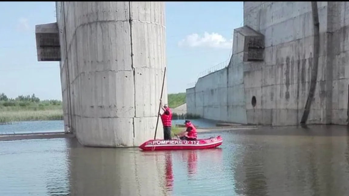 Alertă în Bucureşti. Un tânăr s-ar fi înecat în Lacul Morii. Scafandrii nu i-au găsit trupul