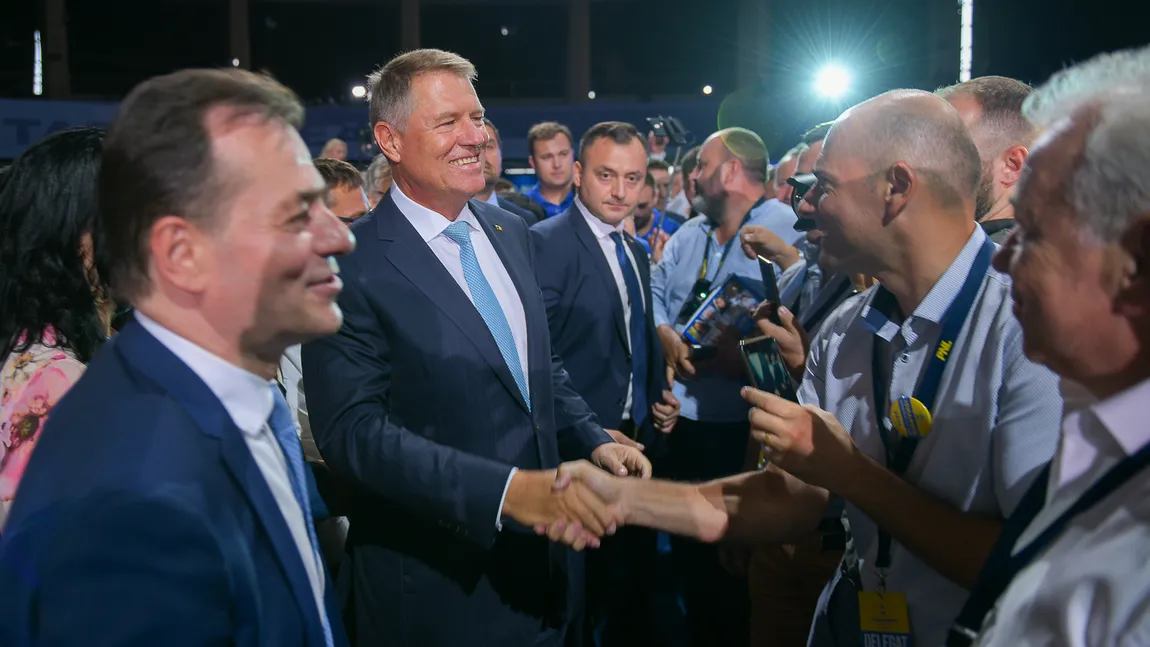 PNL a lansat campania de strângere de semnături pentru candidatura lui Klaus Iohannis la prezidenţiale