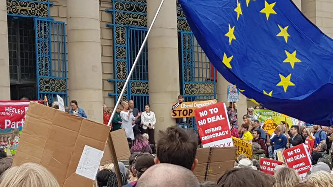 Mii de oameni protestează în Marea Britanie, împotriva deciziei lui Boris Johnson de a suspenda parlamentul: 