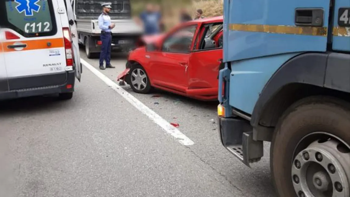 Carambol cu patru maşini şi un TIR, pe Valea Oltului