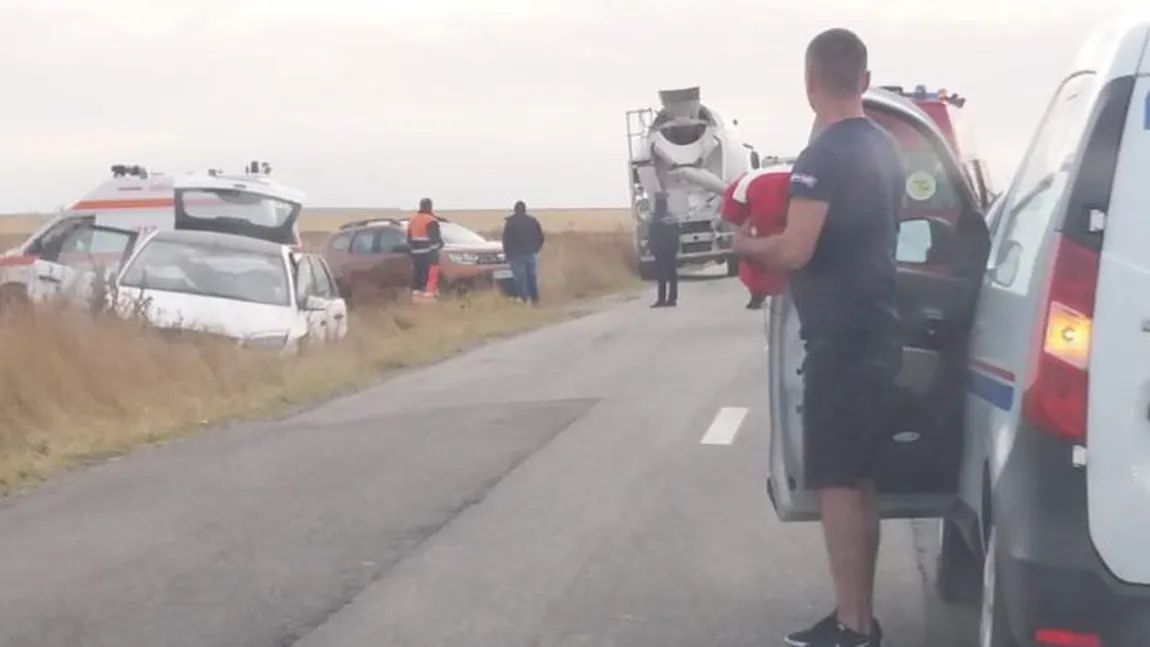 Accident cu trei maşini în Olt. Patru persoane, între care şi un copil, au ajuns la spital