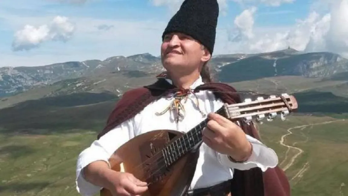 Doliu în muzică. Un cântăreţ de muzică populară a fost găsit mort în lacul dintr-un parc