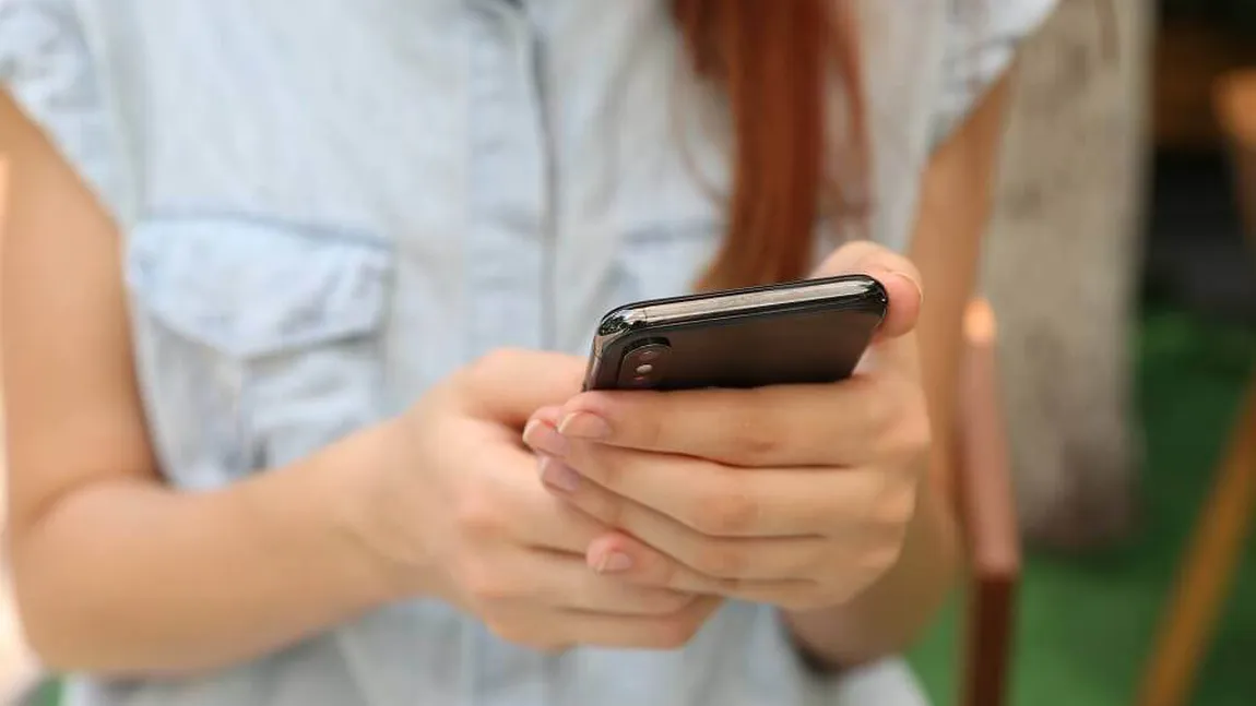 Tânără salvată de la viol de o aplicaţie de pe telefonul mobil. Fata fusese sechestrată la Iaşi