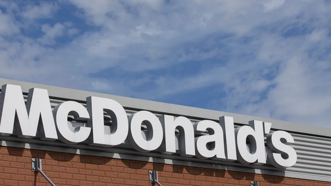 A jefuit un restaurant McDonald's cu un pistol fals. Individul a fost expulzat