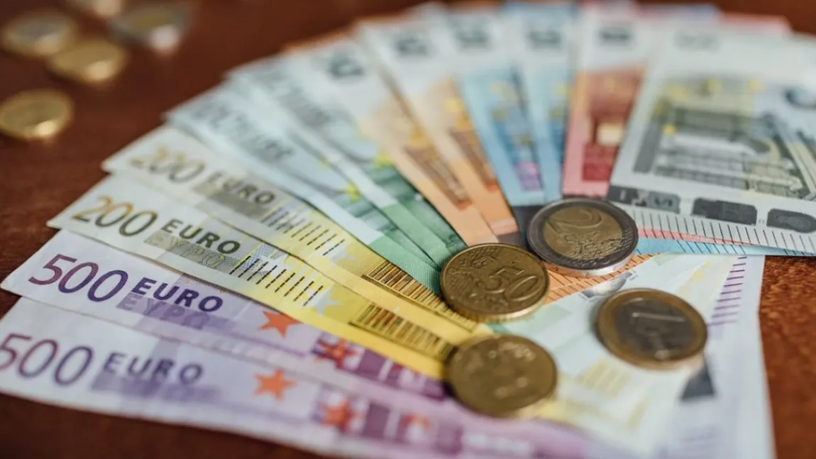 Euro, din nou în urcare în raport cu leul. Cursul valutar anunţat de BNR, pentru ziua de marţi, 17 septembrie