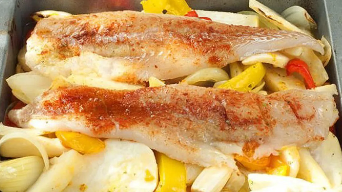 REŢETA ZILEI: Cod cu legume la cuptor
