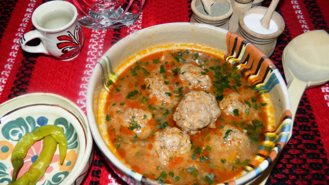 CIORBA de perisoare. 11 retete cu cele mai delicioase ciorbe de perisoare