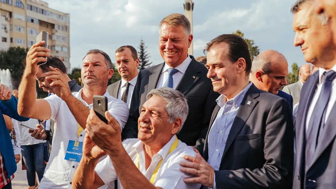 Klaus Iohannis, alături de Ludovic Orban înainte de votarea noului guvern
