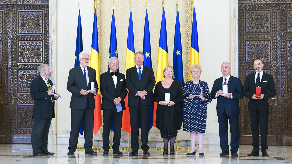 Preşedintele Klaus Iohannis a decorat mai mulţi oameni de cultură