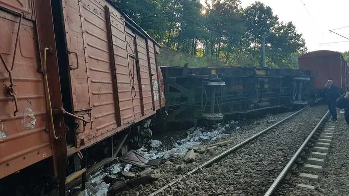 Trafic feroviar blocat pe ruta Timişoara - Bucureşti după ce un vagon de tren s-a răsturnat