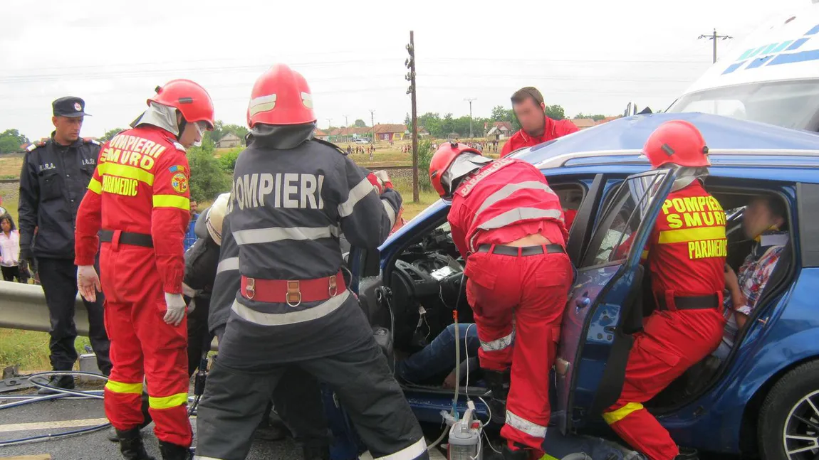 Iohannis cere Parlamentului să reexamineze Legea privind preluarea paramedicilor SMURD de către ISU