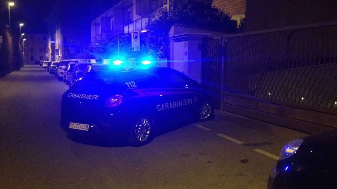 Incident sângeros la o petrecere cu români, în Italia. O româncă a înjunghiat opt persoane