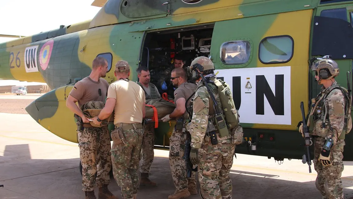 Militarii români, prima misiune de salvare cu elicopterul în misiunea ONU din Mali FOTO