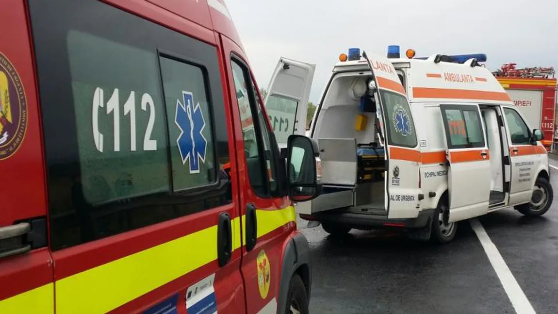 Ambulanţă SMURD, implicată într-un accident în Bucureşti: trei membri ai echipajului, răniţi