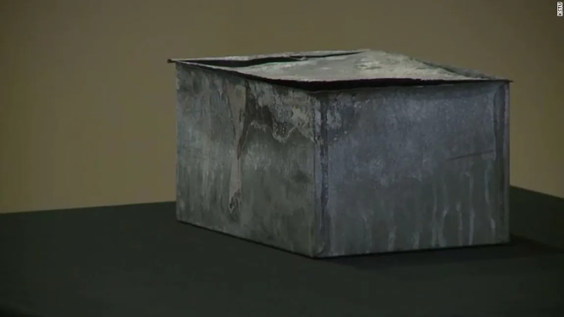 O capsulă a timpului, veche de 132 de ani, a fost găsită într-o şcoală