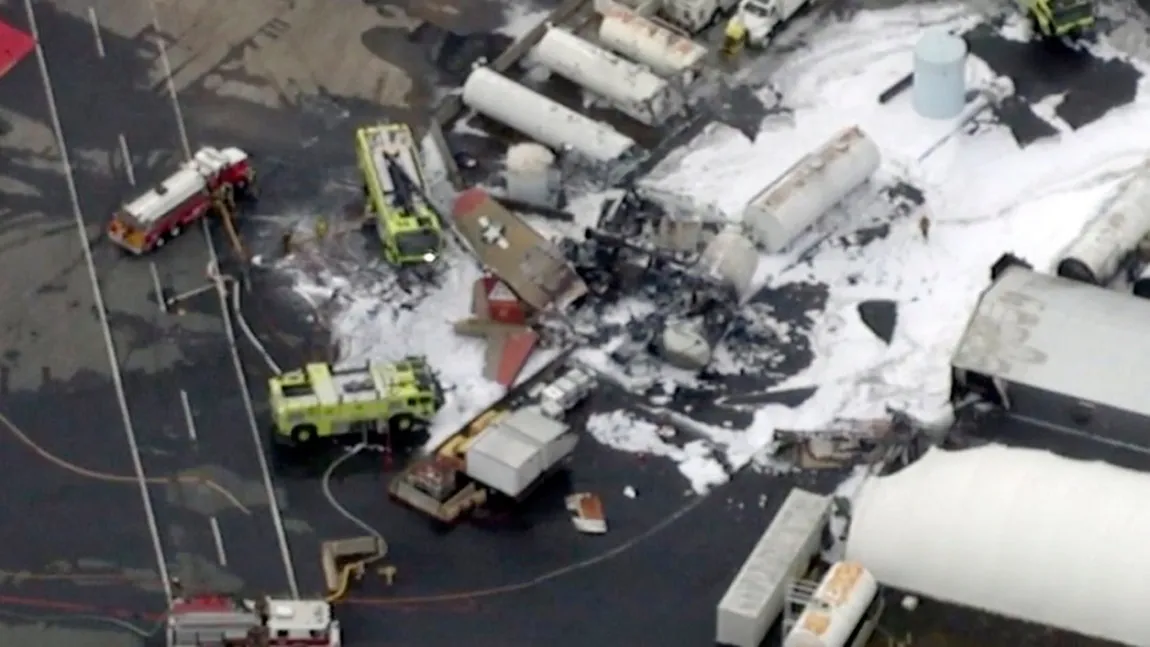 Tragedie pe aeroport, un avion s-a prăbuşit pe pistă, la aterizare. Şapte pasageri au murit