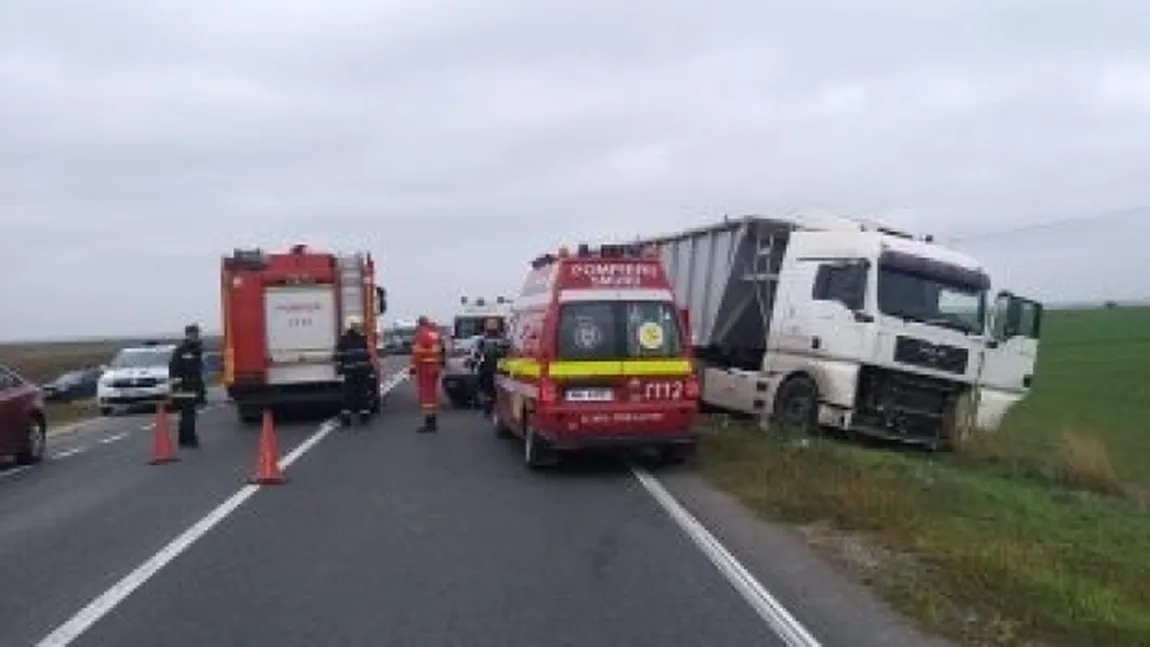 Şoferul luat cu elicopterul SMURD în accidentul de pe DN2A a murit la spital. El a fost victima unui incident stupid