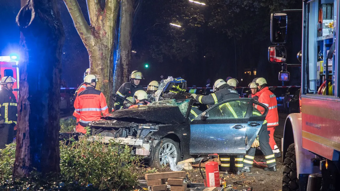 Trei români, răniţi grav într-o cursă ilegală de maşini, în Germania. Au făcut prăpăd cu bolizii, avariind alte 11 maşini