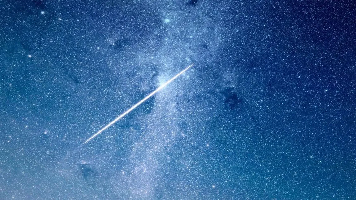VIDEO impresionant. Moment unic, în toiul nopţii, un meteorit luminează cerul ca ziua