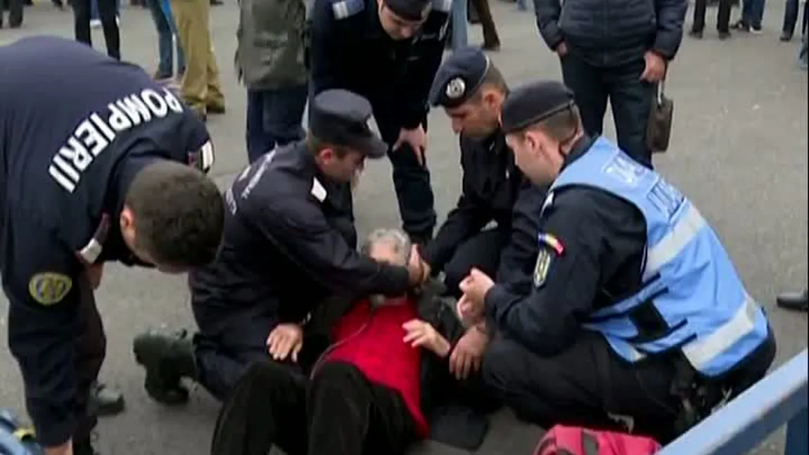 Militarii, protest în Piaţa Victoriei. Incident şocant în timpul manifestaţiilor