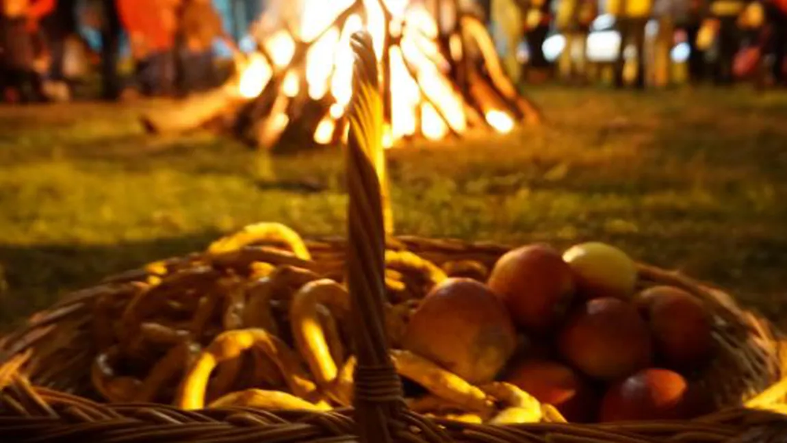 Sfântul Dumitru 2019, tradiţii şi obiceiuri. Semnificaţia focurilor care se fac în această zi mare. De ce sar copiii peste ele FOTO